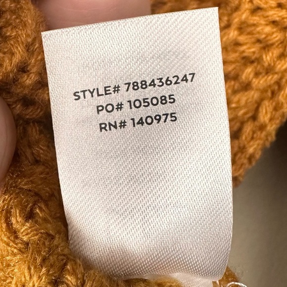 NWT Lulu's Carmichael Gold Off-the-Shoulder Sweater Cozy Knit Size Small - Picture 9 of 10